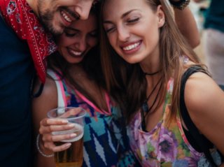 ボーナスはたいて3P！ 20歳フリーターが出会った豪気なパパ