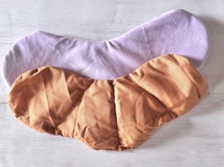 「ほんやら堂　おやすみ前のアロマアイピロー」（2189円）（C）コクハク