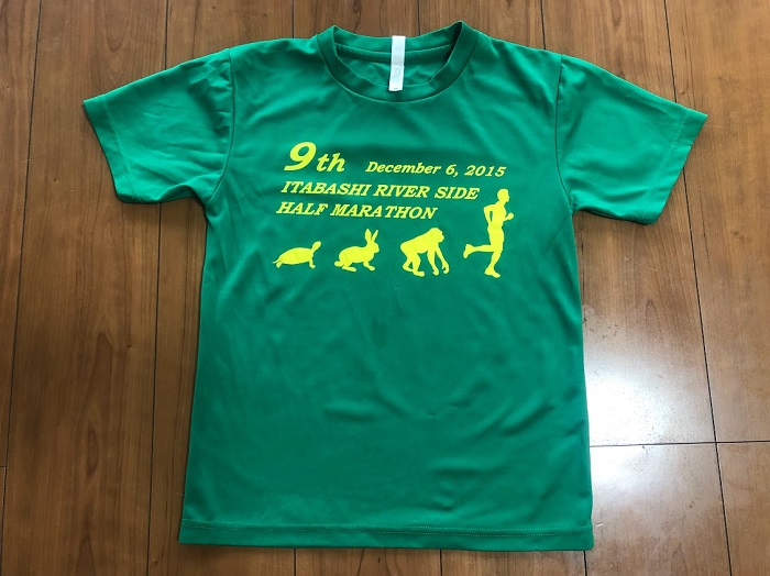 お被りしたTシャツ（C）コクハク