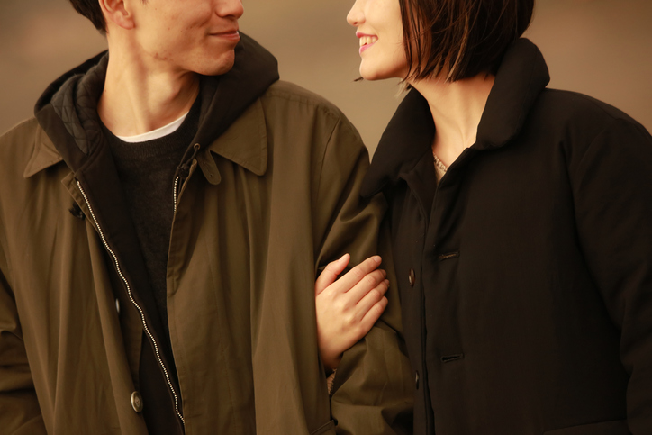 会話の流れでさりげなく（写真:iStock）