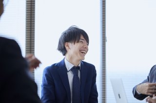 「いっそ嫌いになれたら楽なのに…」好きと言えない関係に悩む女性たち