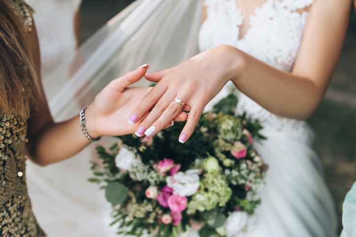 結婚式で突然スピーチを求められることも（写真:iStock）