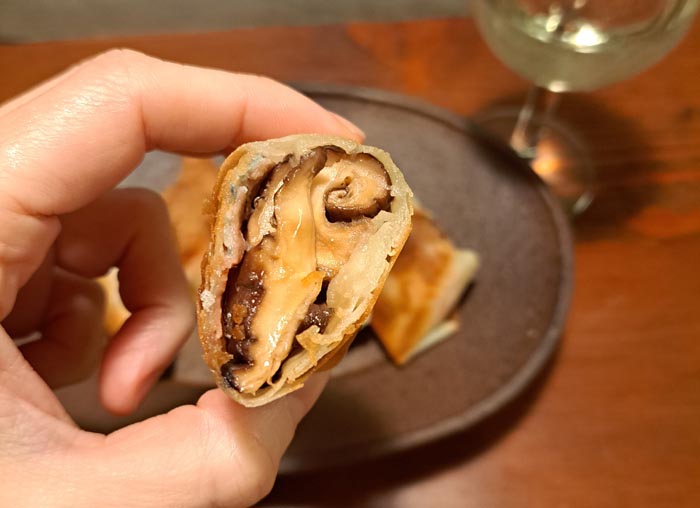 カットすると原木しいたけの香りがさらにふわーっと