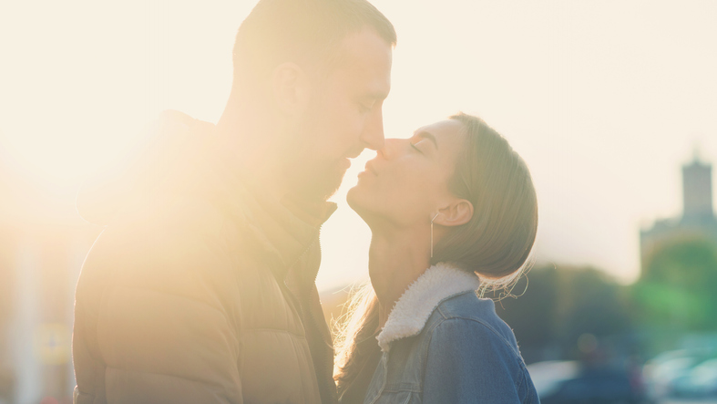 違う相手に惹かれてる（写真:iStock）