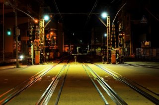 目的地は決めてない 見知らぬ町を深夜にふらつく解放感