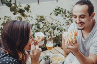 聞き上手はモテますよ（写真:iStock）