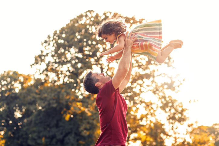 いいパパ＆夫を演じてるだけ（写真:iStock）