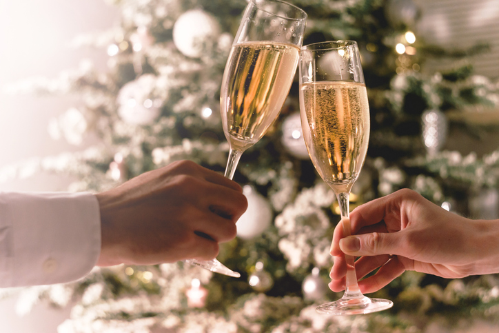 cheers！（写真:iStock）