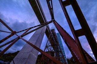 鉄橋の間をゴーゴーと風が通ってゆく…ここは夢と現実の境目