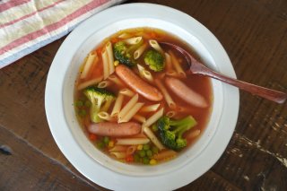 冷凍野菜で爆速トマト汁ペンネ。ズボラの完全めし、カップスープ越え!