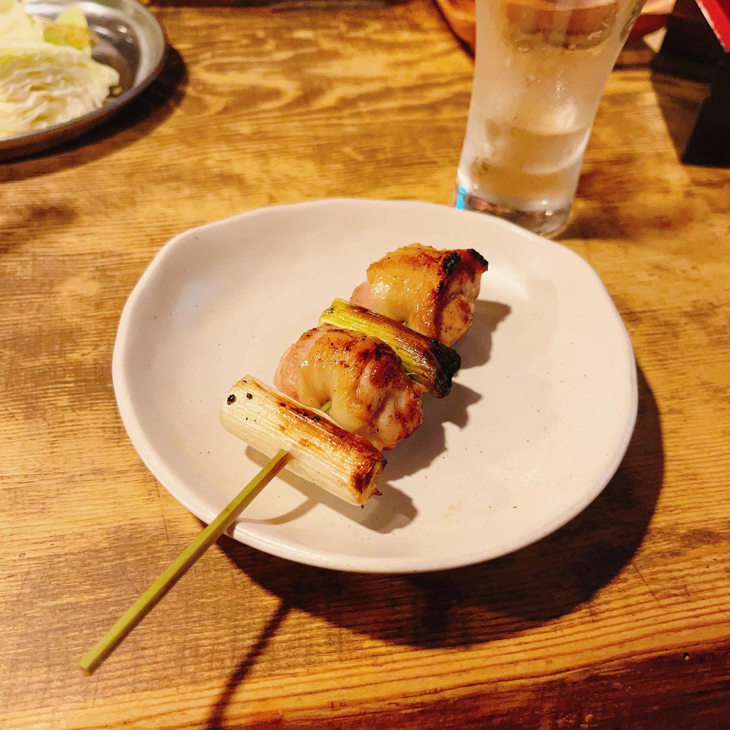 高架下のもつ焼き屋と騒音レベルが同じ。（撮影:新井見枝香）