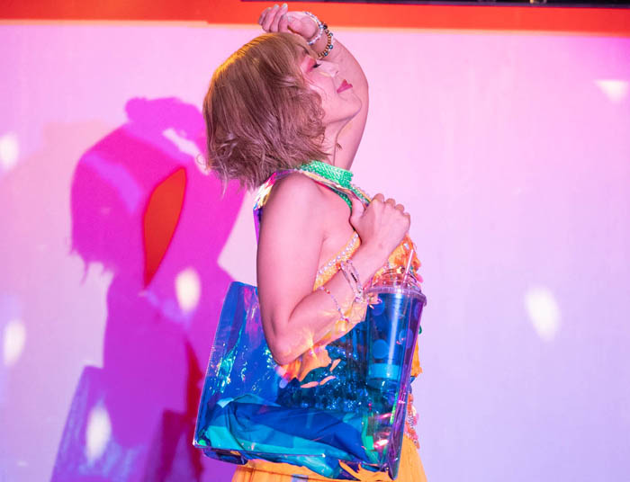 客席から見て左手から出てくるバージョン。（撮影:井筒千恵子）