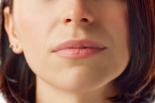 話しかけづらい女性オーラ出してる？ 男性が寄りつかない人に3つの特徴