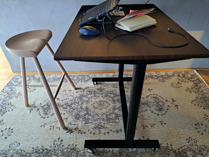 高さが変えられる昇降テーブルが役立つとは…！（C）コクハク