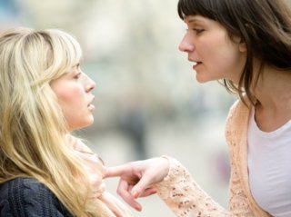 言い合いに突入（写真:iStock）