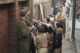 朝ドラ名物の闇市、小夜の食い意地はタダモノじゃねえ!