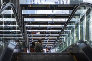 未来のような街の先に…