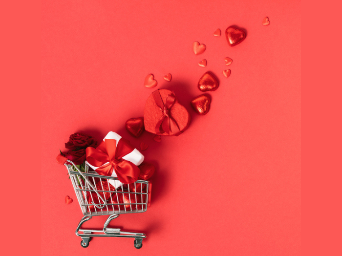 チョコレートをまとめ買い（写真:iStock）