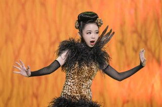 「キターーーー！」で思い出す目薬のCM、趣里の細体型が映えたヒョウ柄