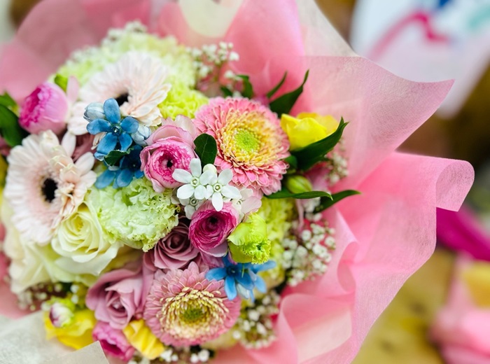 お目当てのお花屋さんが決まったら… ／無断転載禁止（C）コクハク