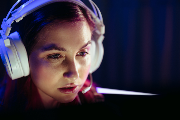 オンラインゲームから恋が始まる（写真:iStock）