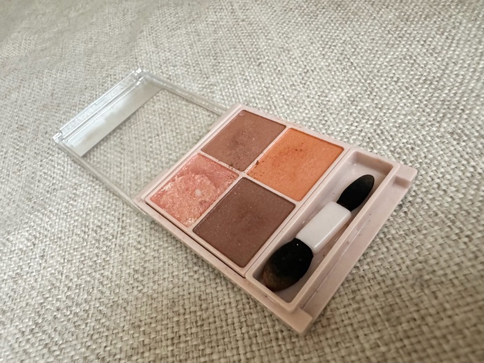 CANMAKE「シルキースフレアイズ（マットタイプ）M01」825円 （C）コクハク