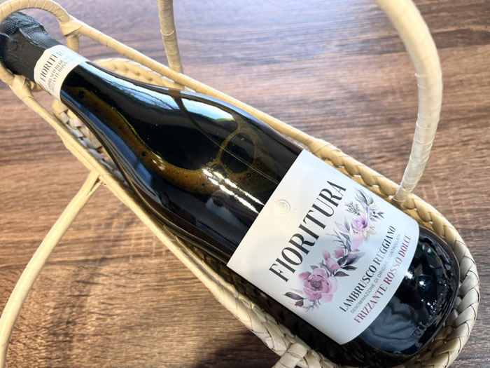ファミリーマート限定の微発砲ワイン「フィオリトゥーラ ランブルスコ」（税込987円）