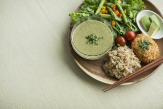 食事内容を見直して（写真:iStock）