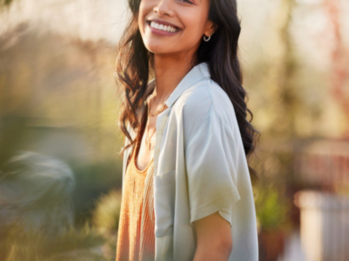 仕草も美人！（写真:iStock）