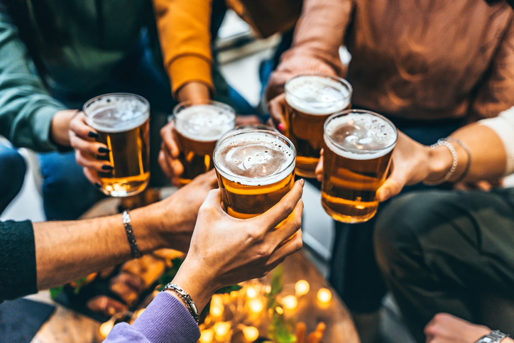 学生の飲み会は騒がしい（写真:iStock）
