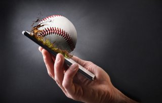 スマホで見れちゃうからね…（写真:iStock）