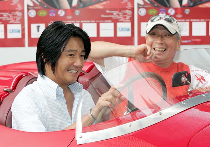 2005年当時のマッチ先輩。まちゃあきこと堺正章と一緒に（C）日刊ゲンダイ