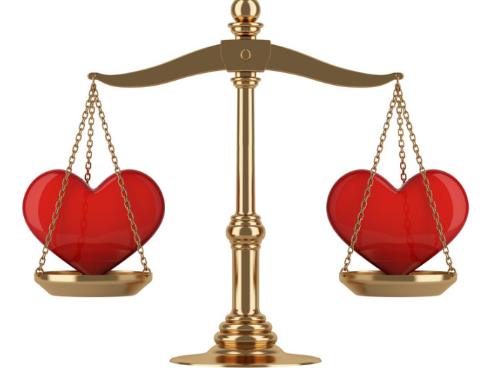 天秤にかけてる？（C）コクハク