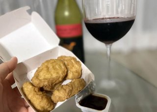 【マクドナルドとワイン】有名“コンビニワイン”の相棒はナゲットが正解