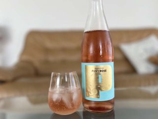 氷入りの「カチ割りワイン」がタブー視されるワケ【カルディ】の“Pマークロゼ”はどうなのよ?