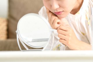 【美容のウソ・ホント】ほうれい線がマッサージで消えるって本当? 医師3人の答えは/専門家監修