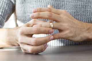 「しないとだめ?」冷凍庫のような結婚に終止符、45歳バツイチ男が不倫相手との再婚を躊躇するワケ