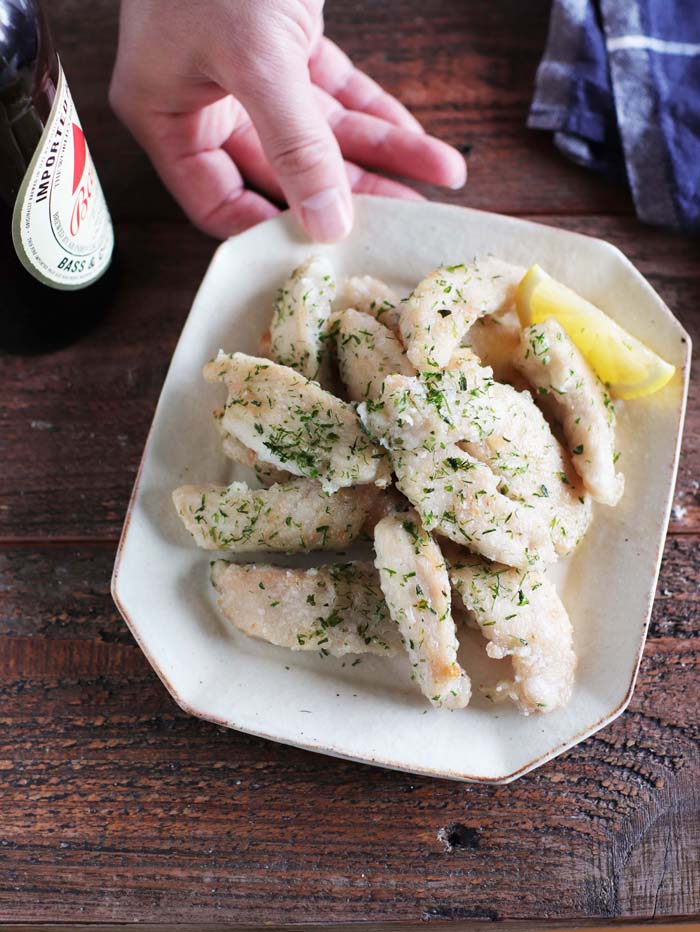 切ったレモンを添えて（写真:ぐっち夫婦）