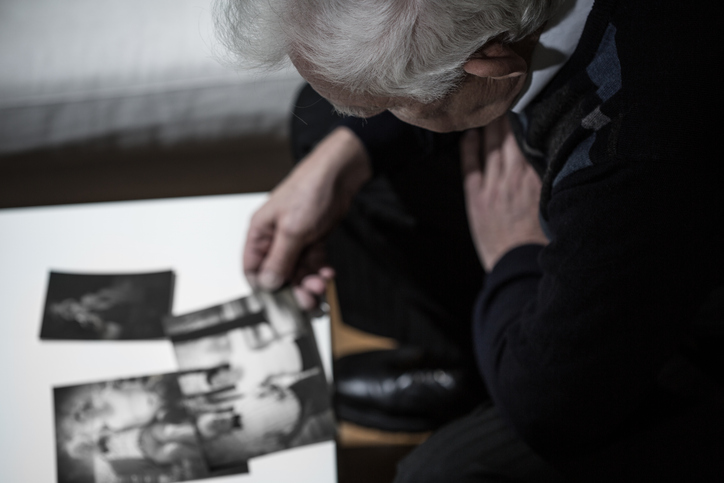 男性はしょんぼり…（写真:iStock）