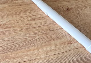 持ち手のチープさは否めない（C）コクハク