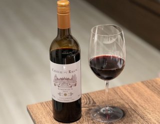 ファミマがまたやってくれた!抜栓前から期待大、1100円台の「新商品のボルドー赤ワイン」が最高すぎる