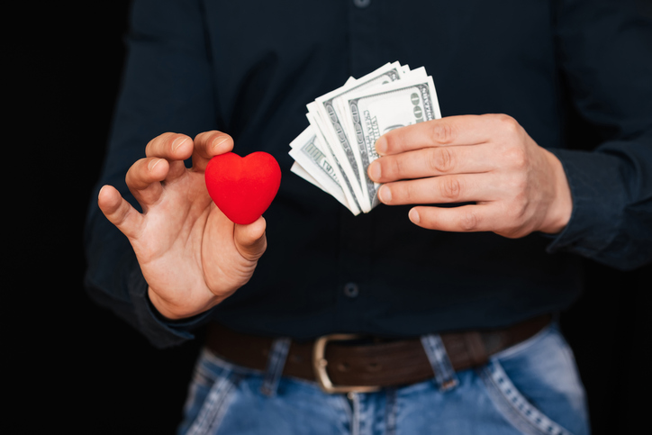 恋心を利用して（写真:iStock）