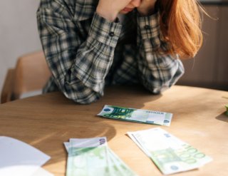 夫が「パパ活」してるかも…赤字でも生活水準を下げられない44歳妻の苦悩。高級車やゴルフ三昧にウンザリ