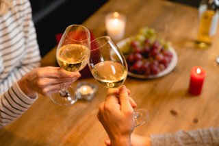 甘い会話を楽しむ（写真:iStock）