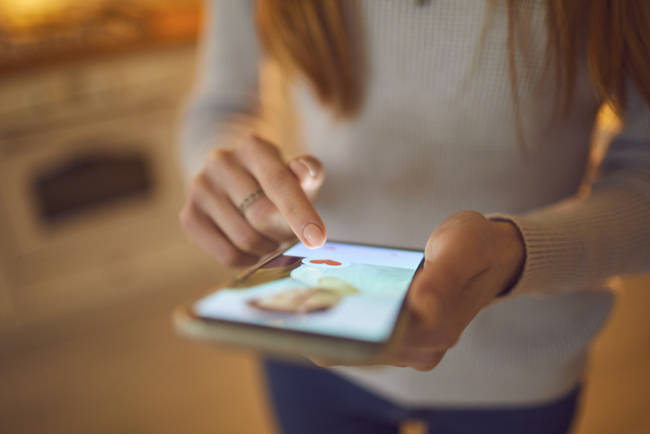 婚活よりすることあるんじゃない？（C）コクハク