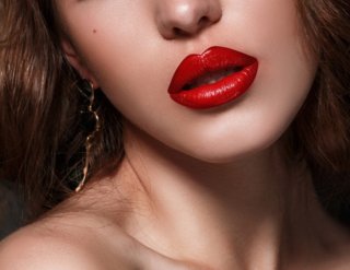 なぜ女装を？（写真:iStock）