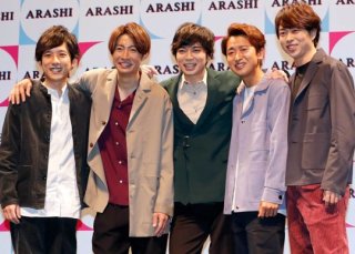 「嵐」紆余曲折の26年を振り返る。意外なメンバー抜擢、売上苦戦…それでも幸せな時間を共有できるわけ