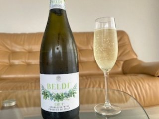 ファミマの名酒”ファミマルの泡”にコスパ最強の辛口が仲間入り! 控えめに言っても神すぎるワインに歓喜