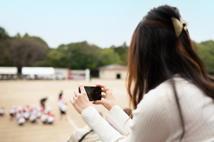 我が子の撮影もままならない（写真:iStock）