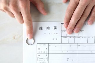 離婚に至った夫婦が2組も（写真:iStock）